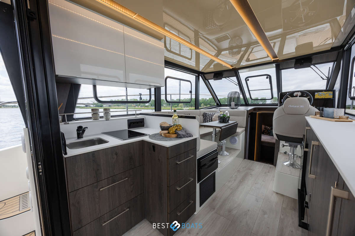 foto: 45 Cobra Yachts Futura 36 Premium Fly