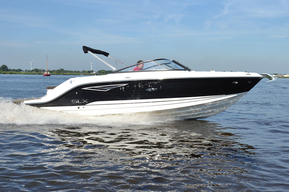 foto: 12 Sea Ray SLX 250