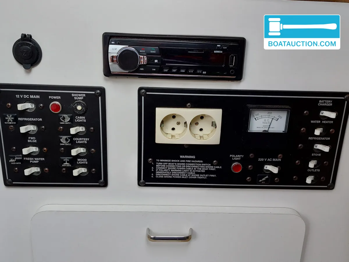 foto: 12 Crownline 250 CR