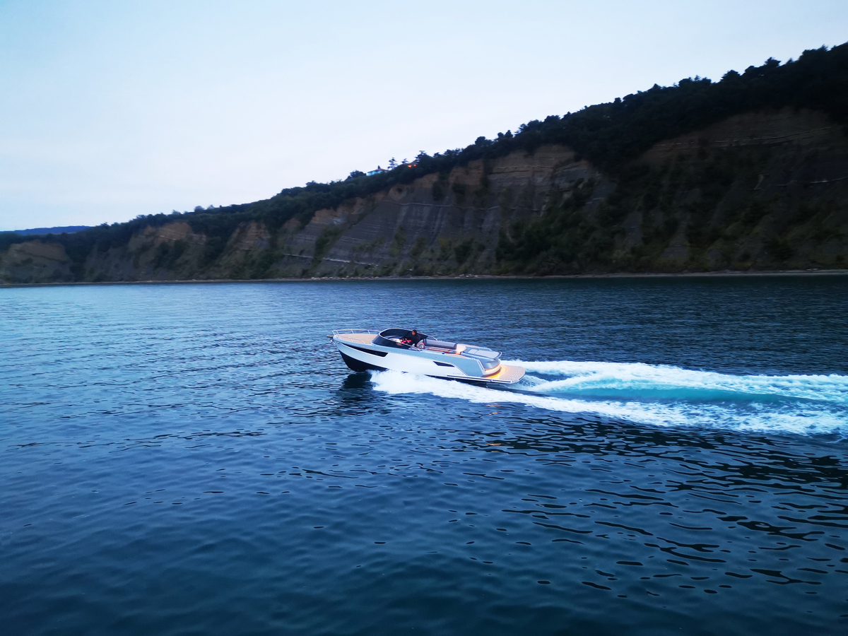 foto: 36 Alfastreet Marine 28 Cabin - Inboard Series