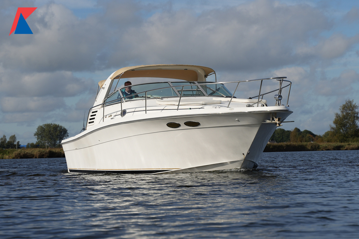 Sea Ray 330 Express Cruiser