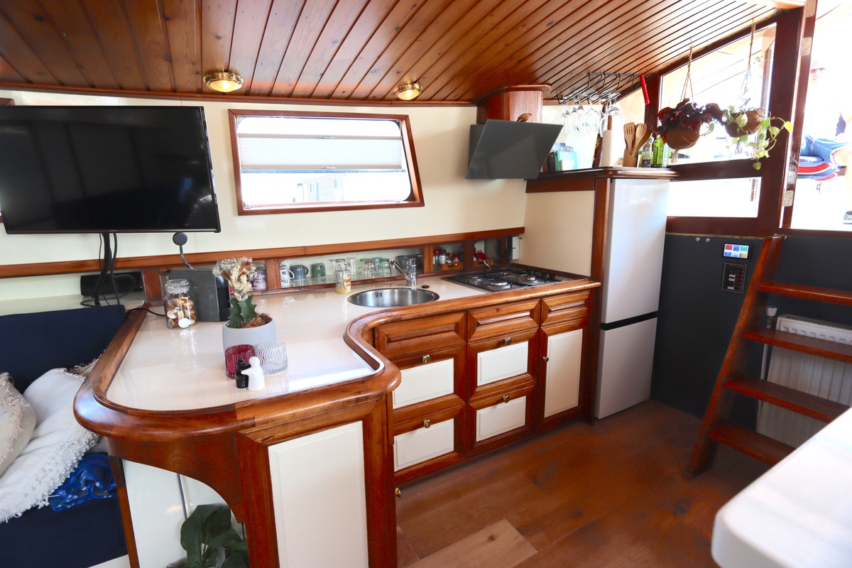 foto: 33 Tjalk Woonboot 