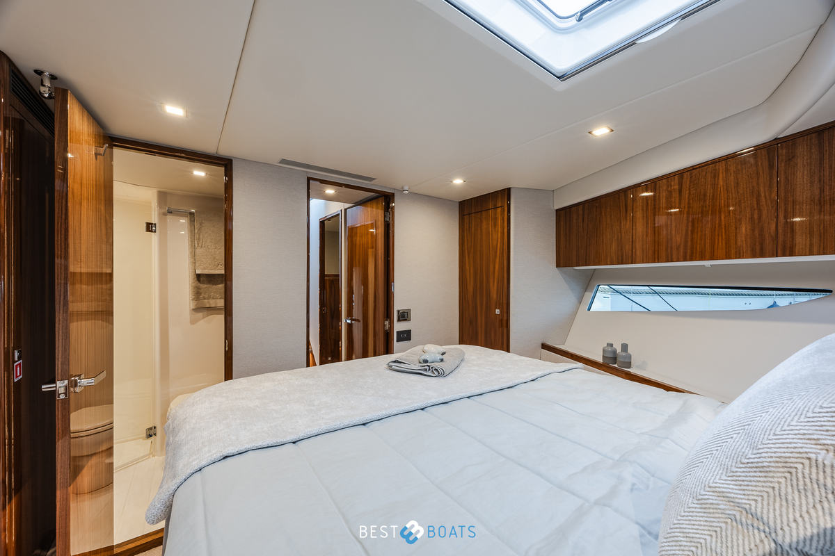 foto: 66 Riviera 4600 SPORT YACHT-PLATINUM EDITION