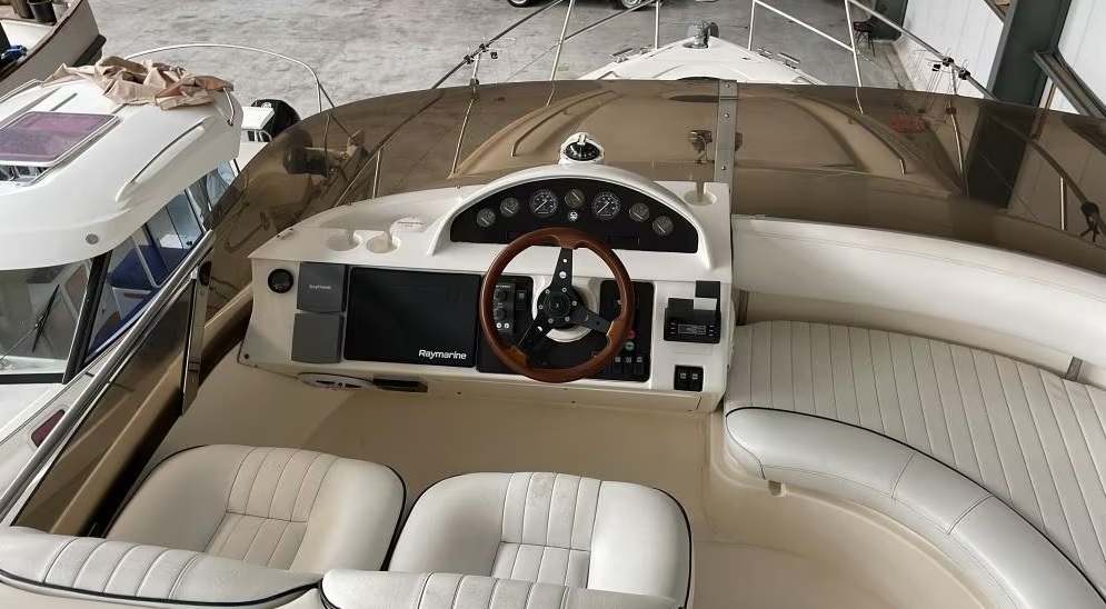 foto: 6 Pincess 38  Fly Deck