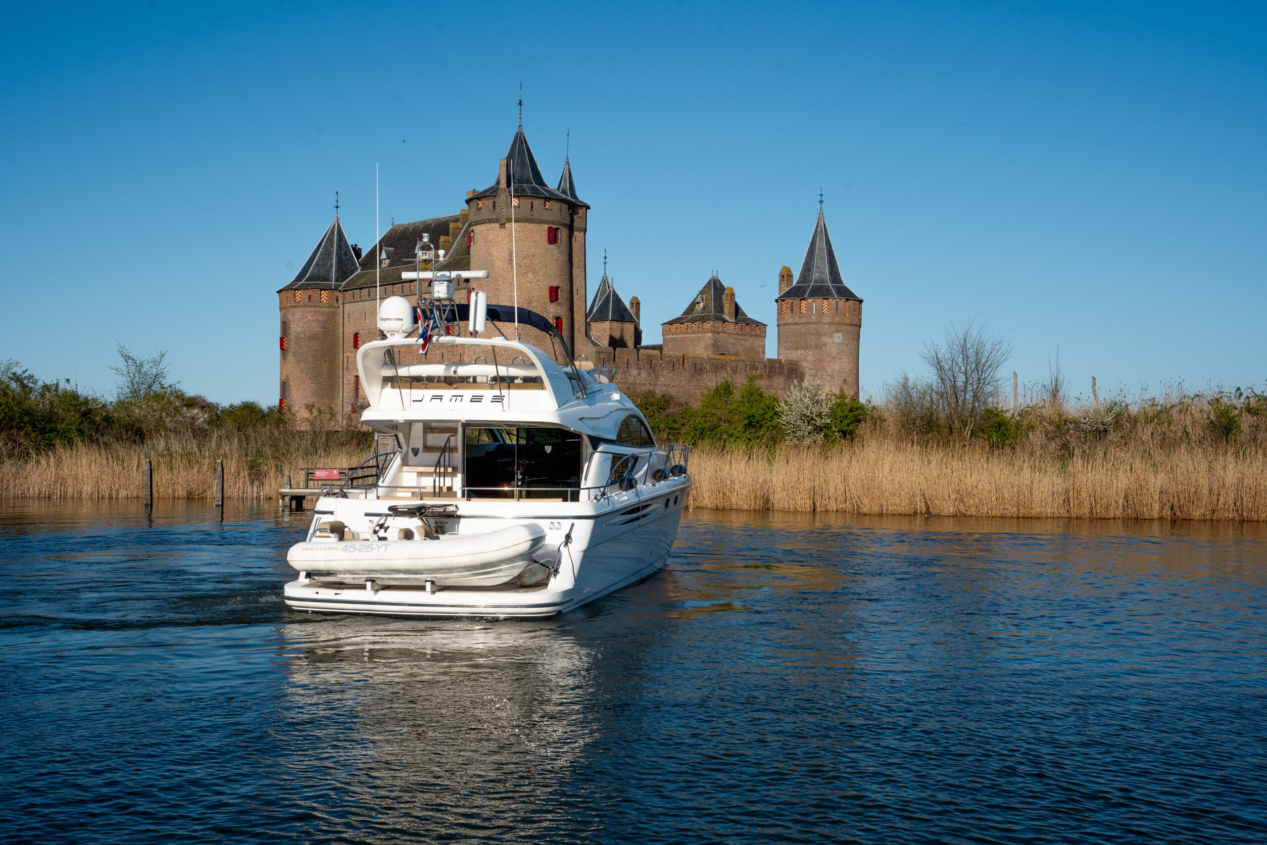 foto: 31 Fairline Phantom 50