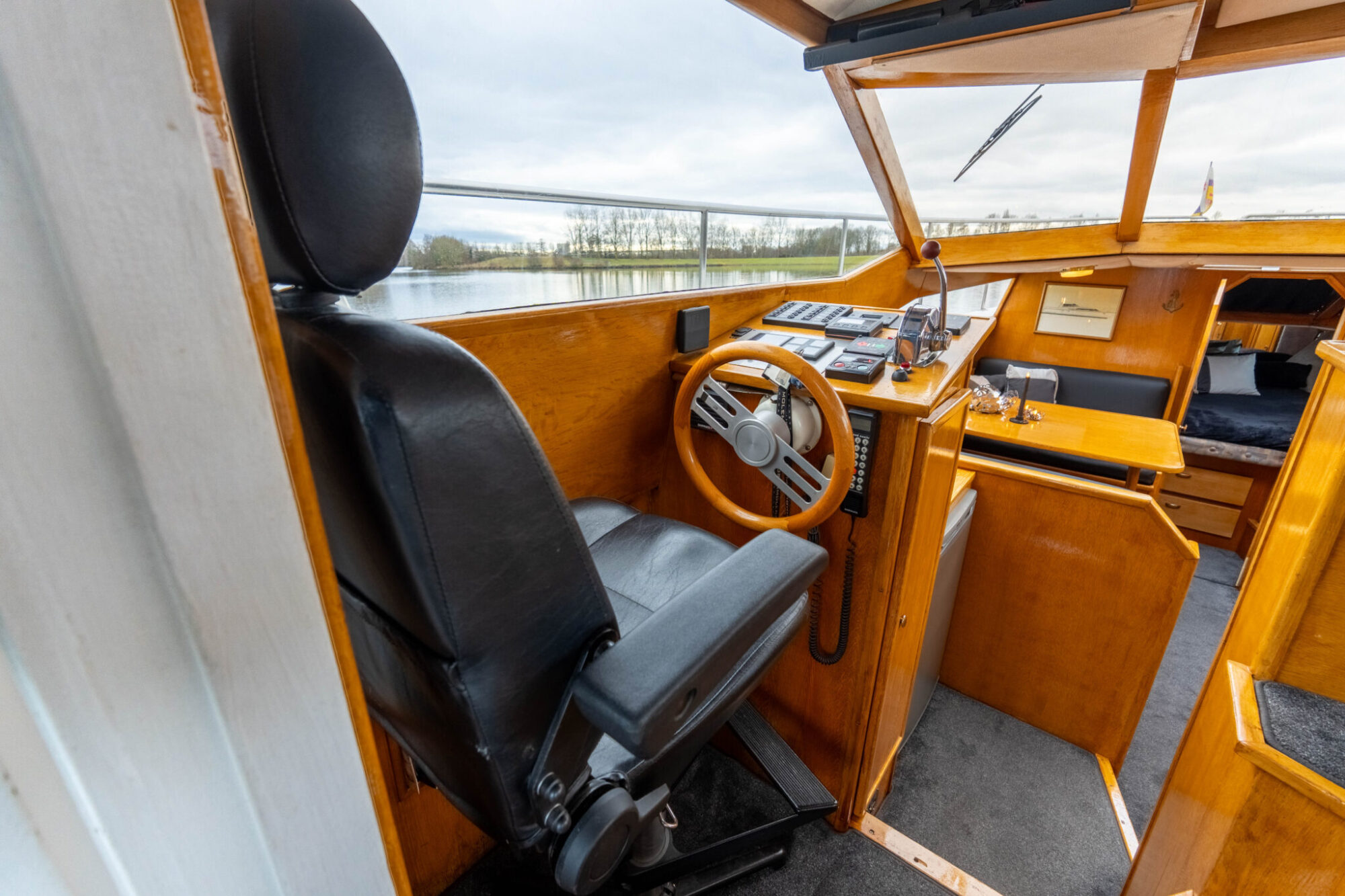 foto: 34 Stadtline Stadtline 38 OK Spiegeldeur