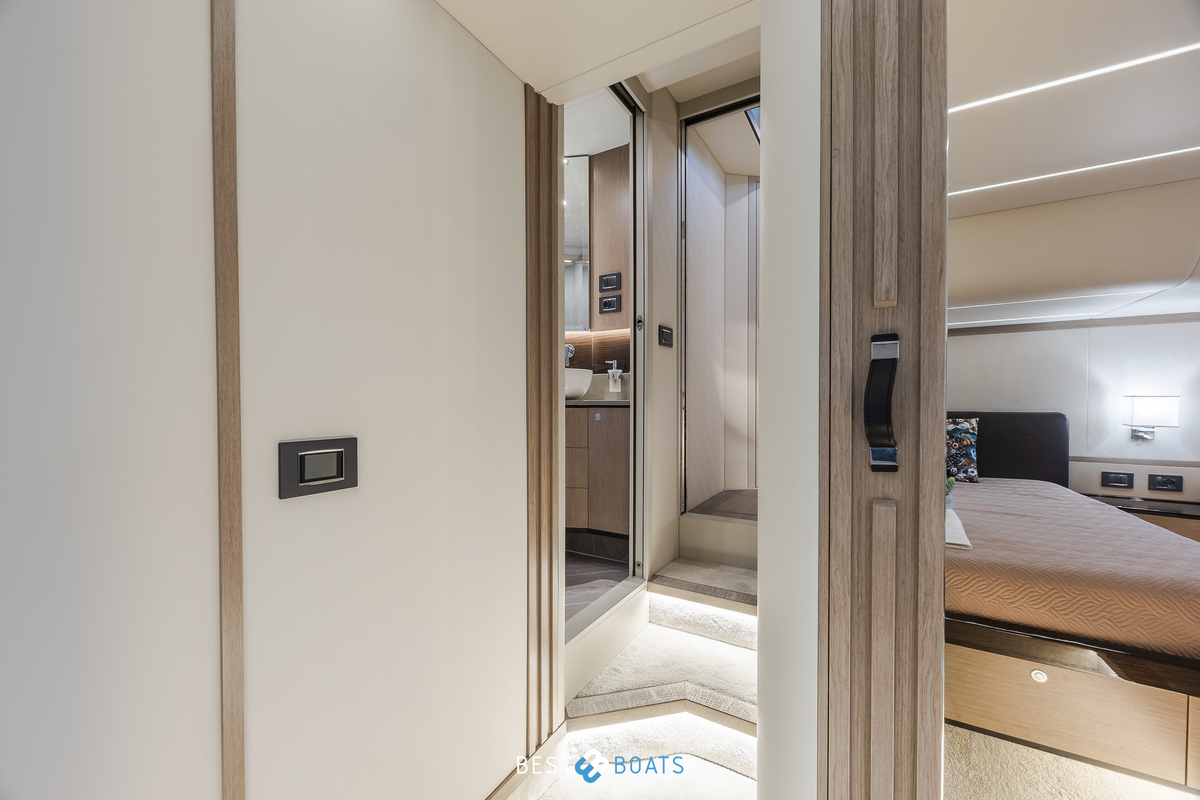 foto: 81 Absolute  Navetta 52