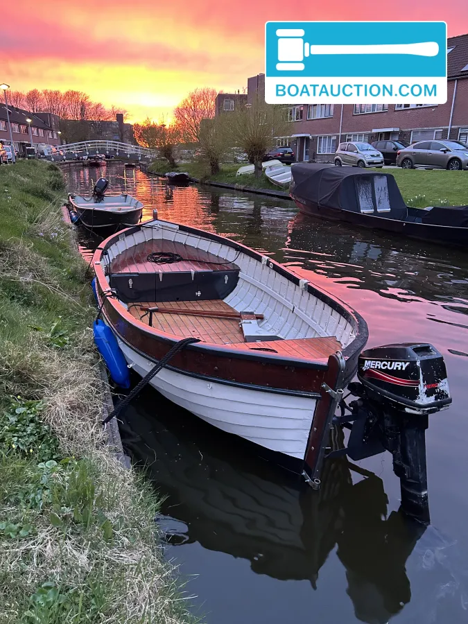 foto: 10 Lifeboat 465