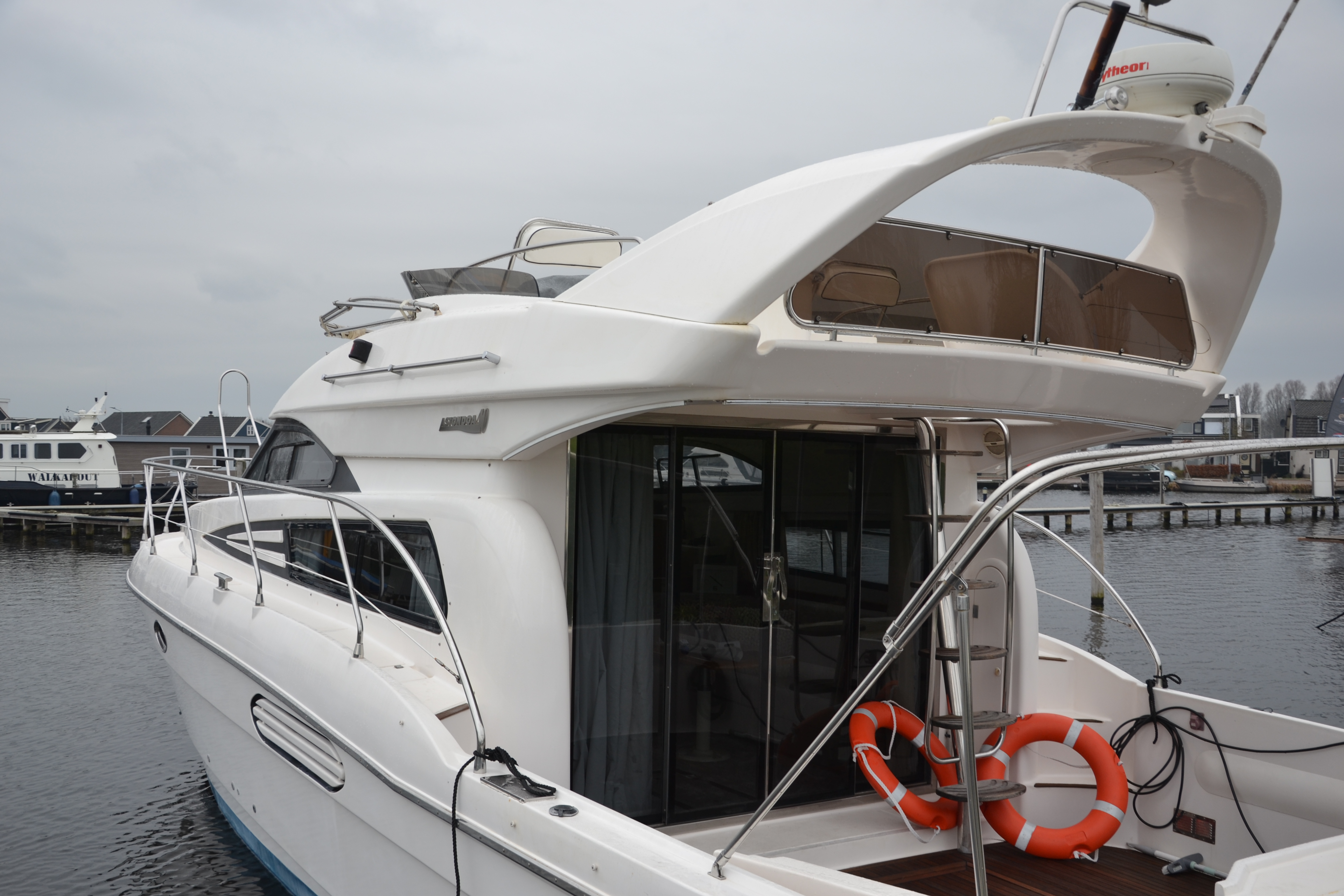 foto: 34 Astondoa  40 Fly