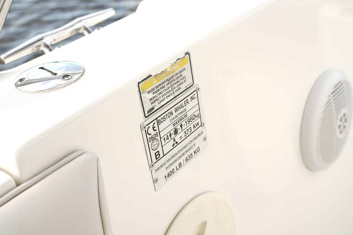 foto: 40 Boston Whaler 270 Outrage