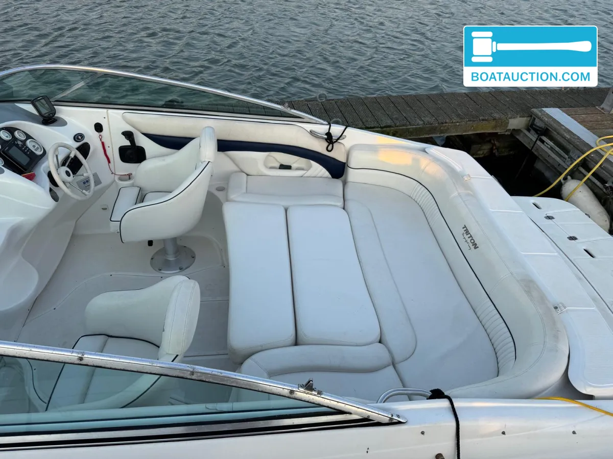 foto: 21 Triton 225 Cuddy