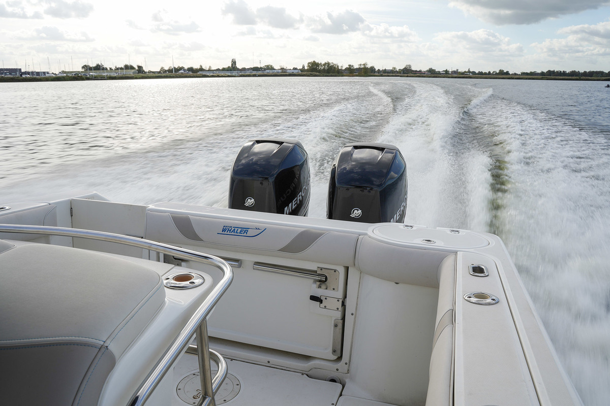 foto: 41 Boston Whaler 270 Outrage