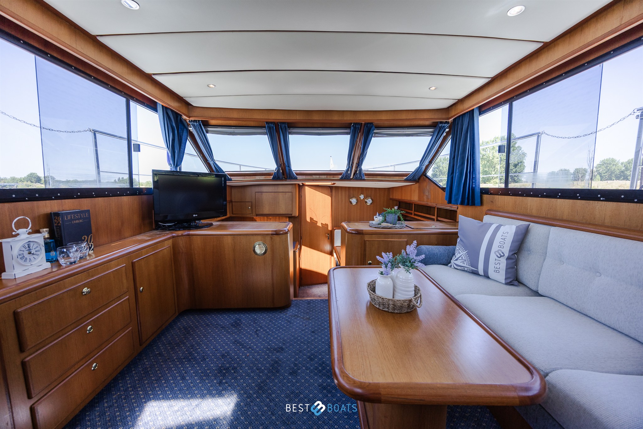 foto: 35 Vri-Jon Contessa 45E