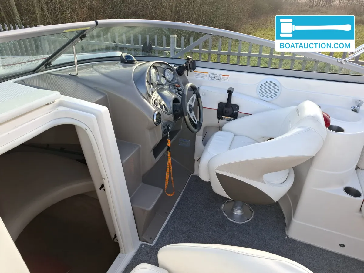 foto: 21 Rinker 246 Captiva Cuddy