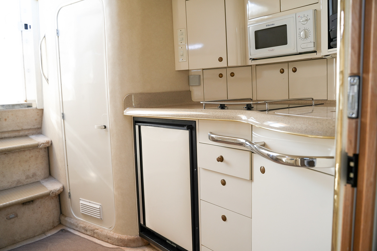 foto: 44 Sea Ray 330 Express Cruiser