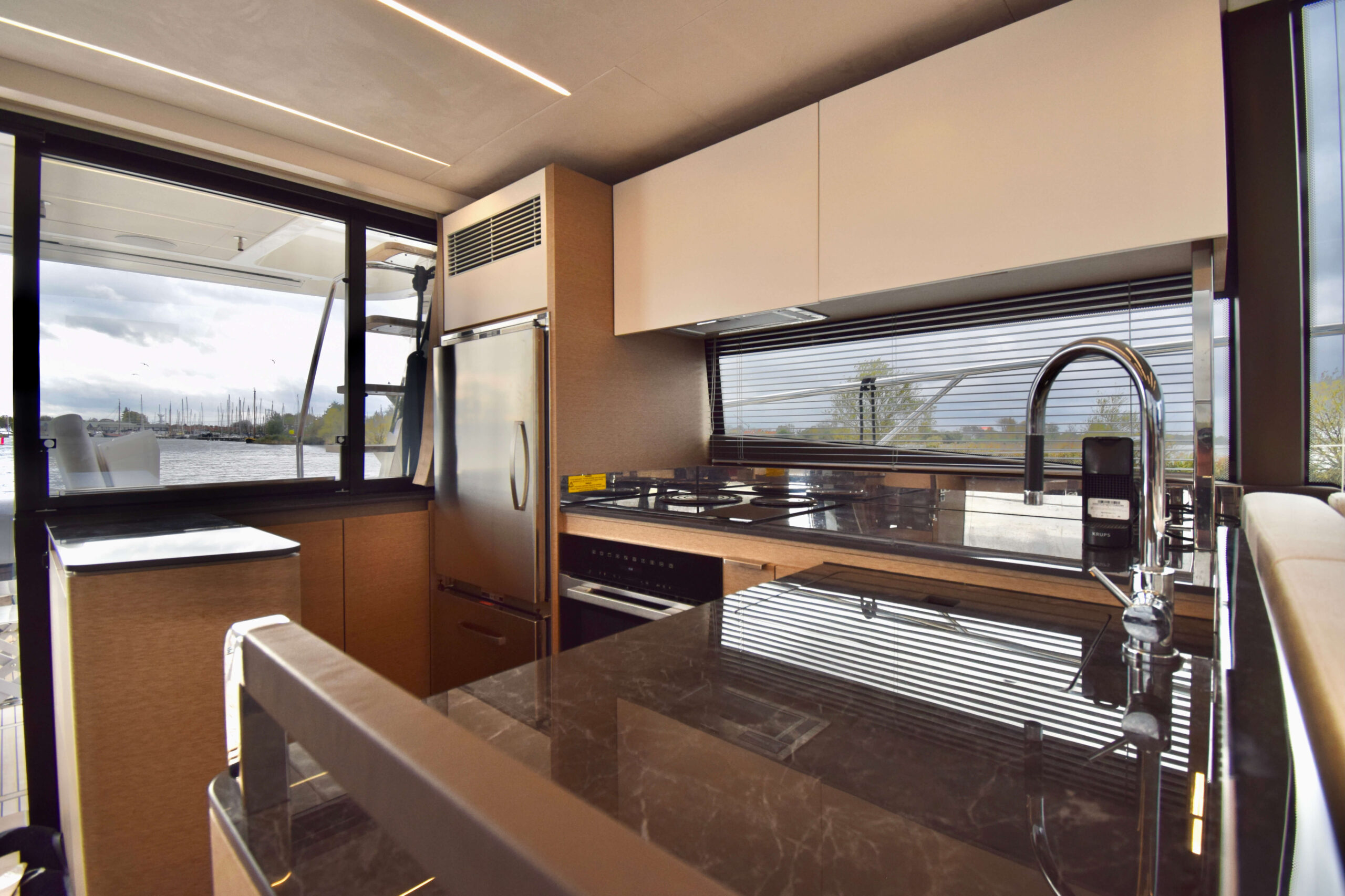 foto: 63 Prestige 590 Flybridge #49