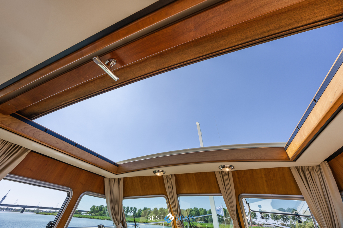 foto: 30 Linssen Grand Sturdy 29.9 Sedan 