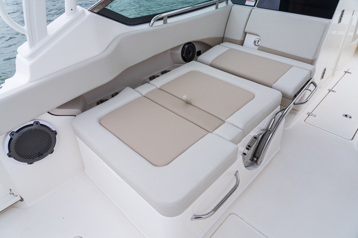 foto: 11 Boston Whaler 240 Vantage