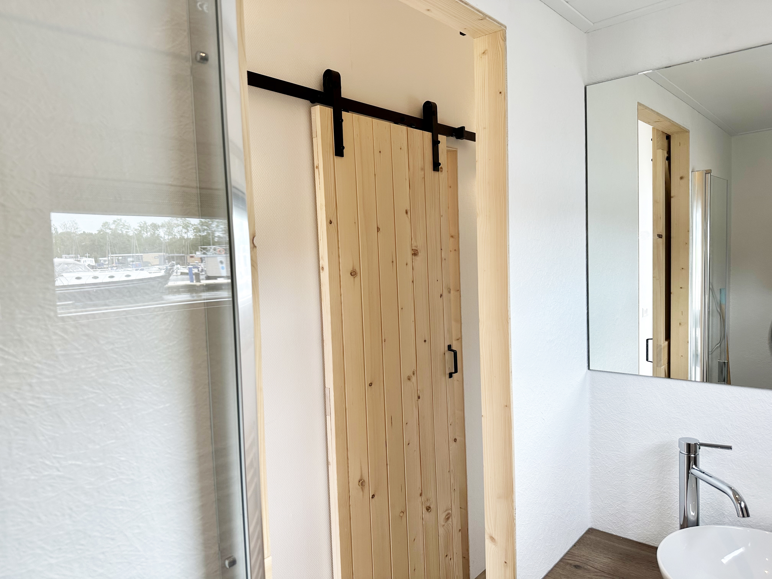 foto: 79 HOMESHIP VaarChalet In Amsterdam 1250D Luxe Houseboat