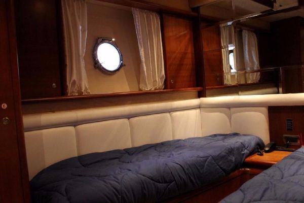 foto: 48 Azimut Solar 74