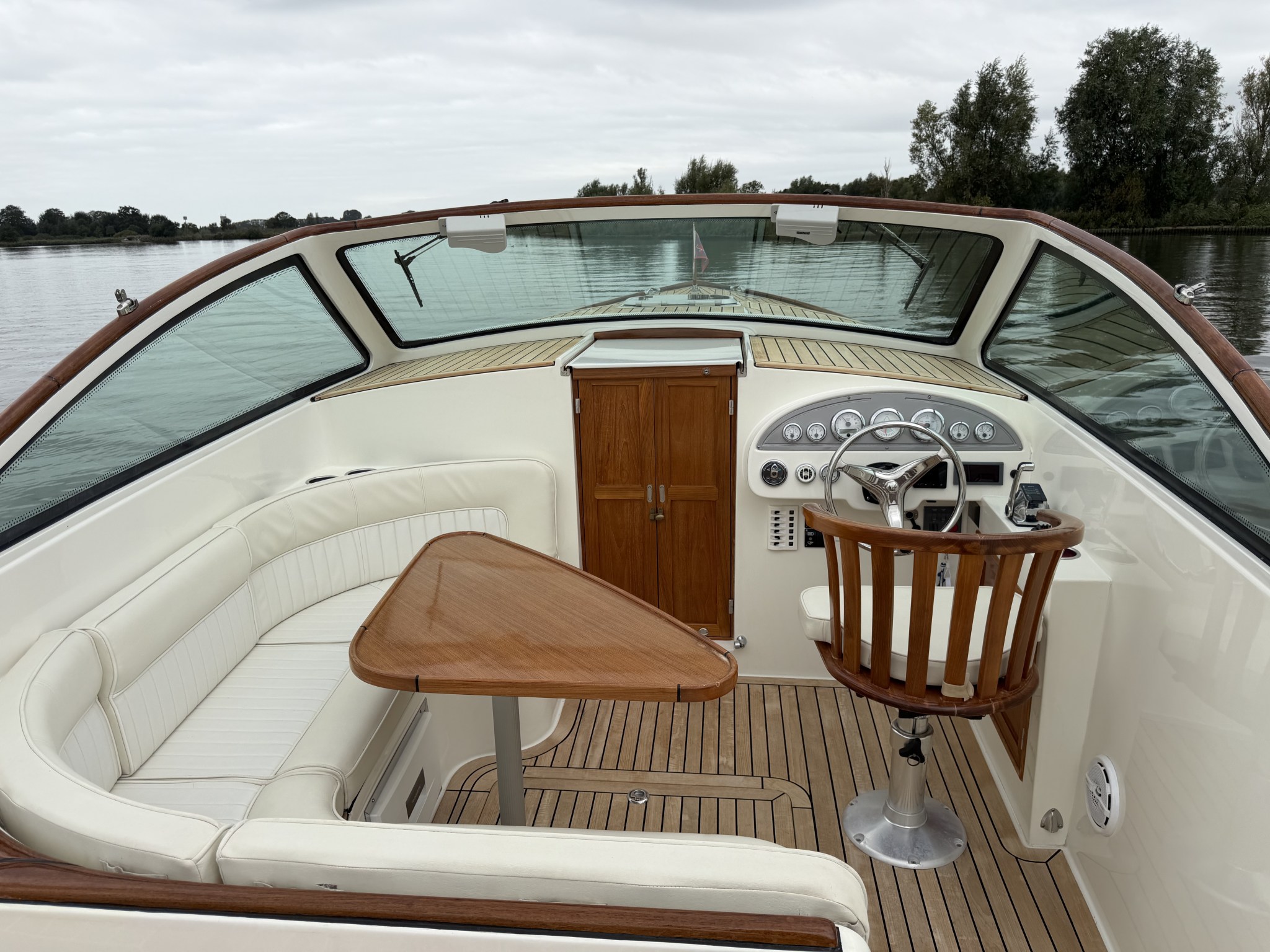 foto: 32 Long Island 33 Runabout