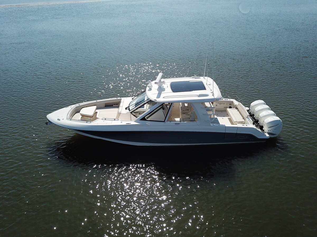 foto: 54 Boston Whaler 380 Realm
