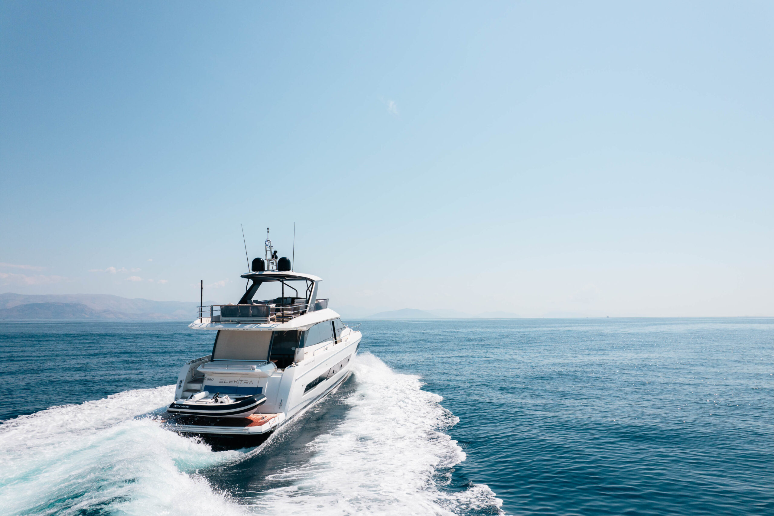 foto: 121 Prestige 690 flybridge