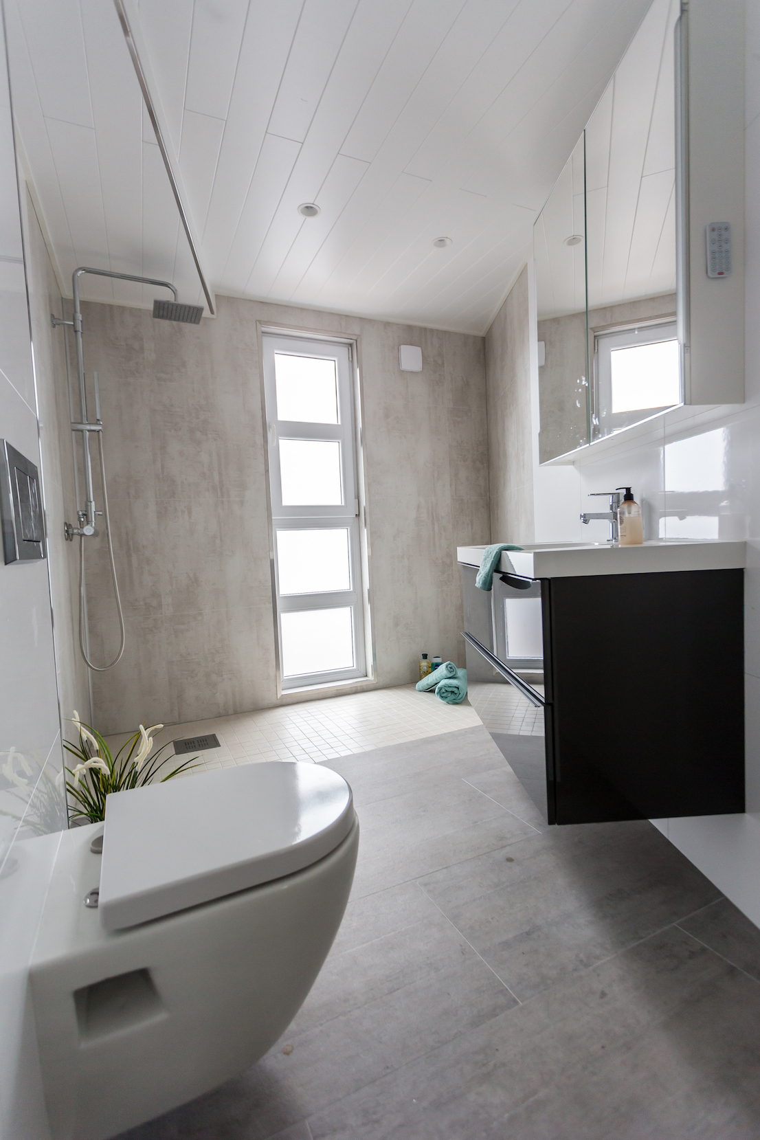 foto: 14 Grey Floating House Houseboat