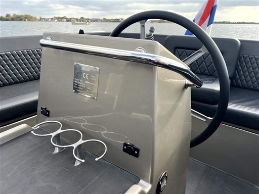 foto: 31 Seafury Hawker 725