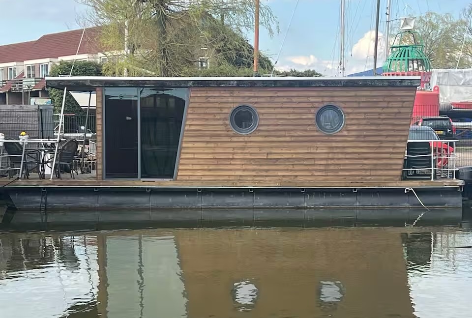 hoofdfoto: 1 La Mare Apartboat (houseboat)