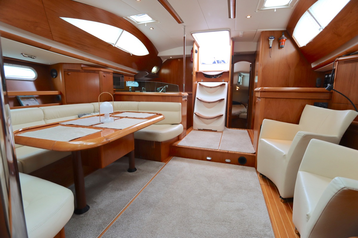 foto: 32 Jeanneau  Sun Odyssey 49 DS