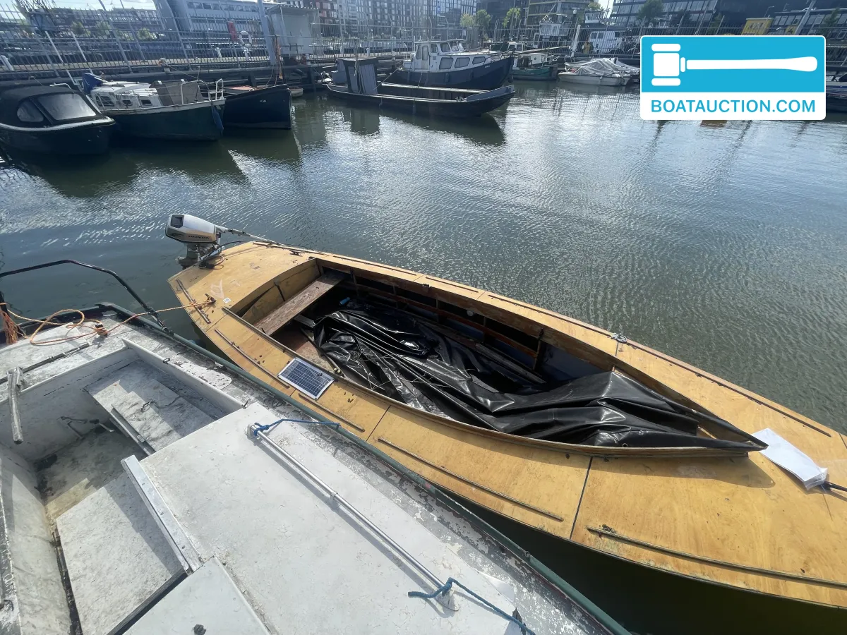 foto: 10 Motorboat 600