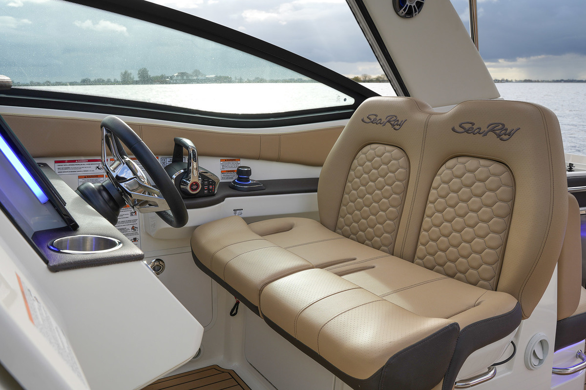 foto: 70 Sea Ray Sundancer 320