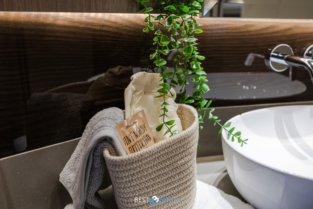 foto: 84 Absolute  Navetta 52