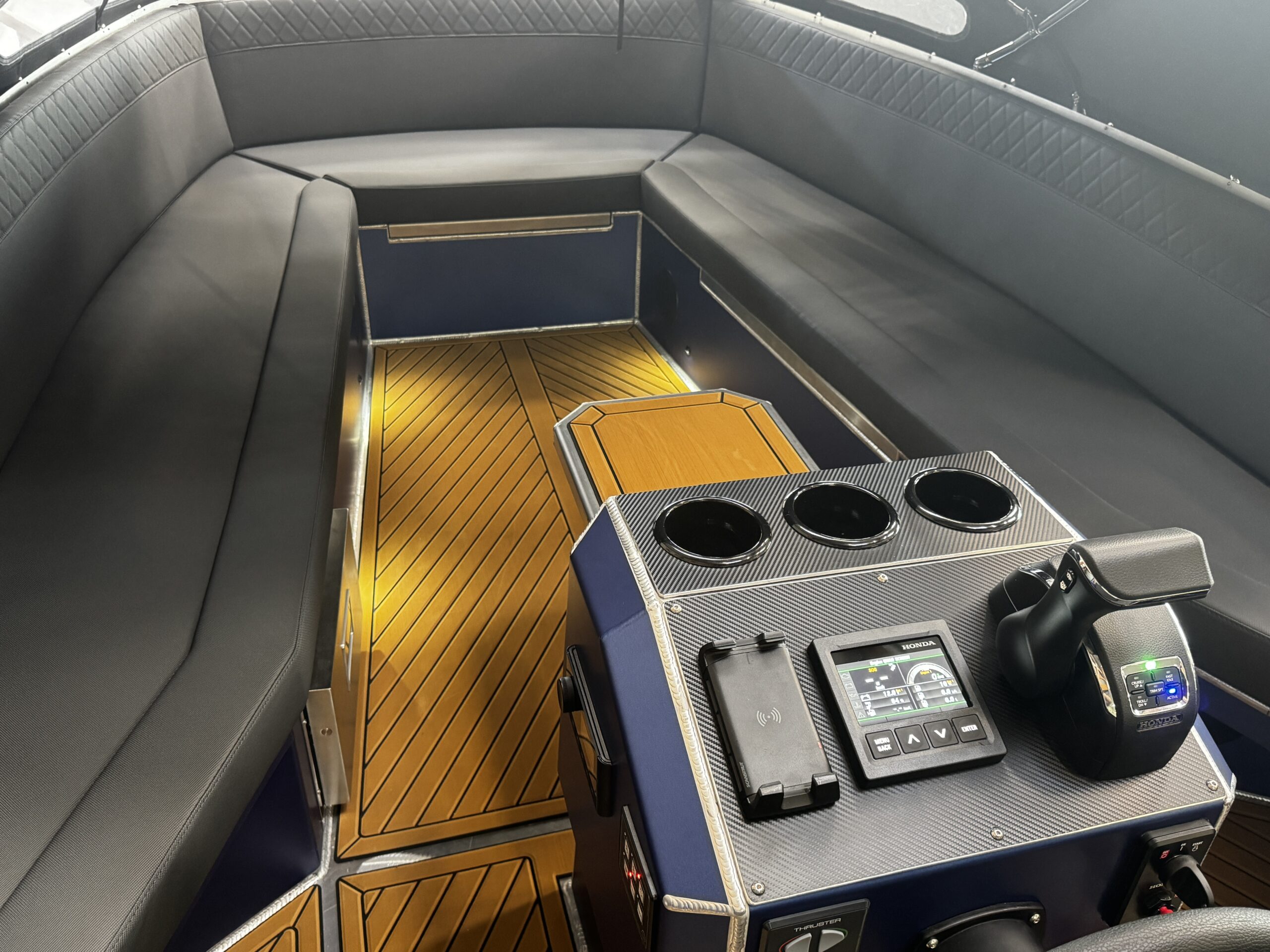 foto: 20 Qualia QT 22 Outboard