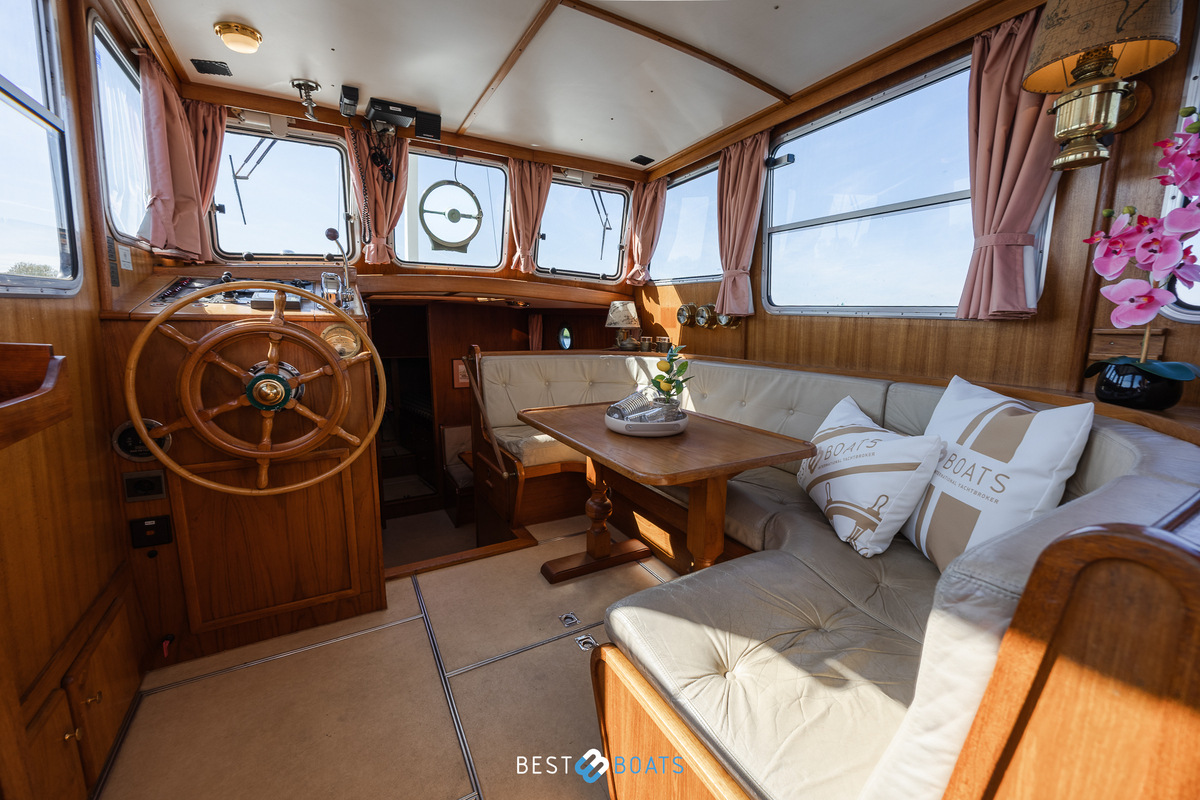 foto: 37 Linssen  St. Jozef 1050 Salon AK-L