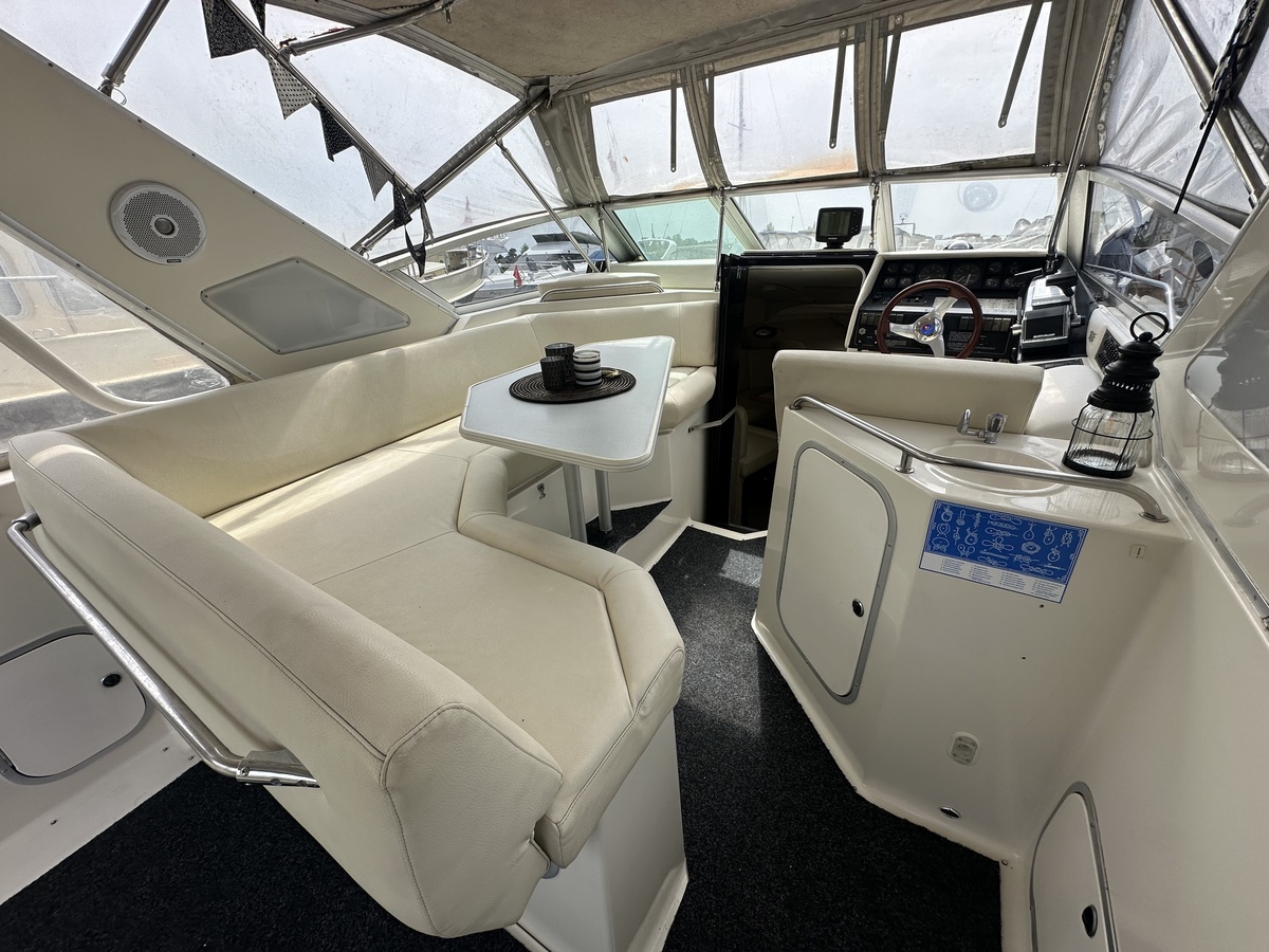 foto: 27 Bayliner 3055 Sunbridge