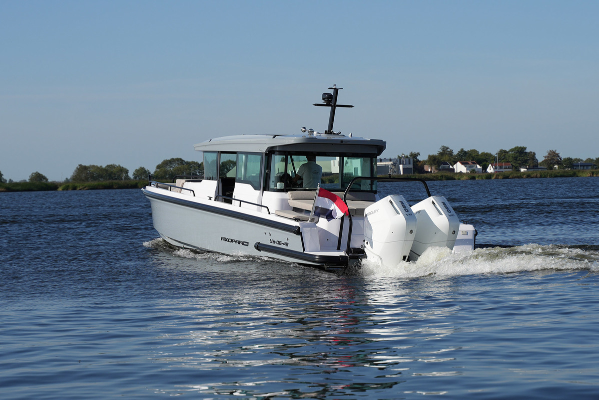 foto: 87 Axopar  37 XC Cross Cabin Mediterrana Edition