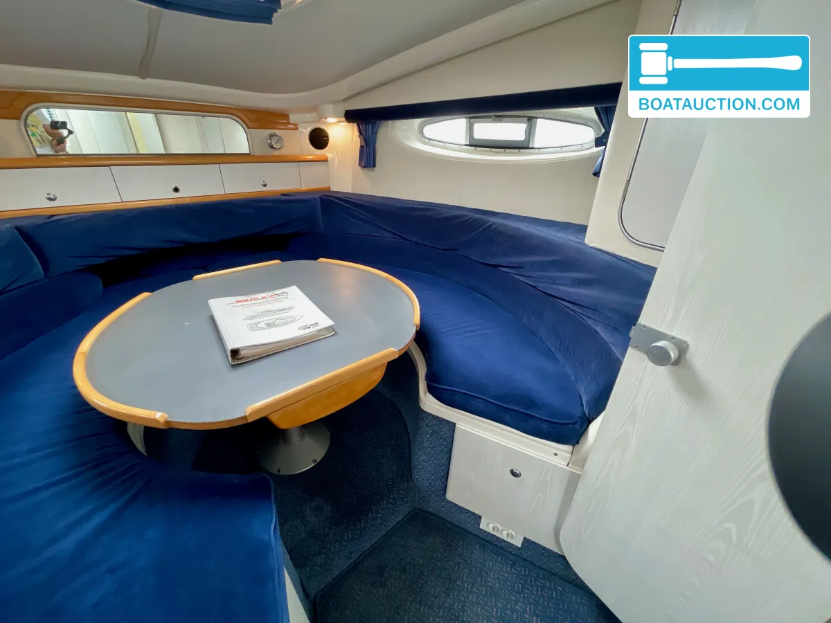 foto: 62 Sealine 310 Sportbridge