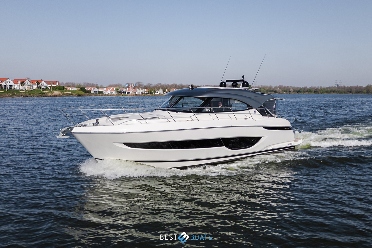 foto: 67 Riviera 4600 SPORT YACHT-PLATINUM EDITION