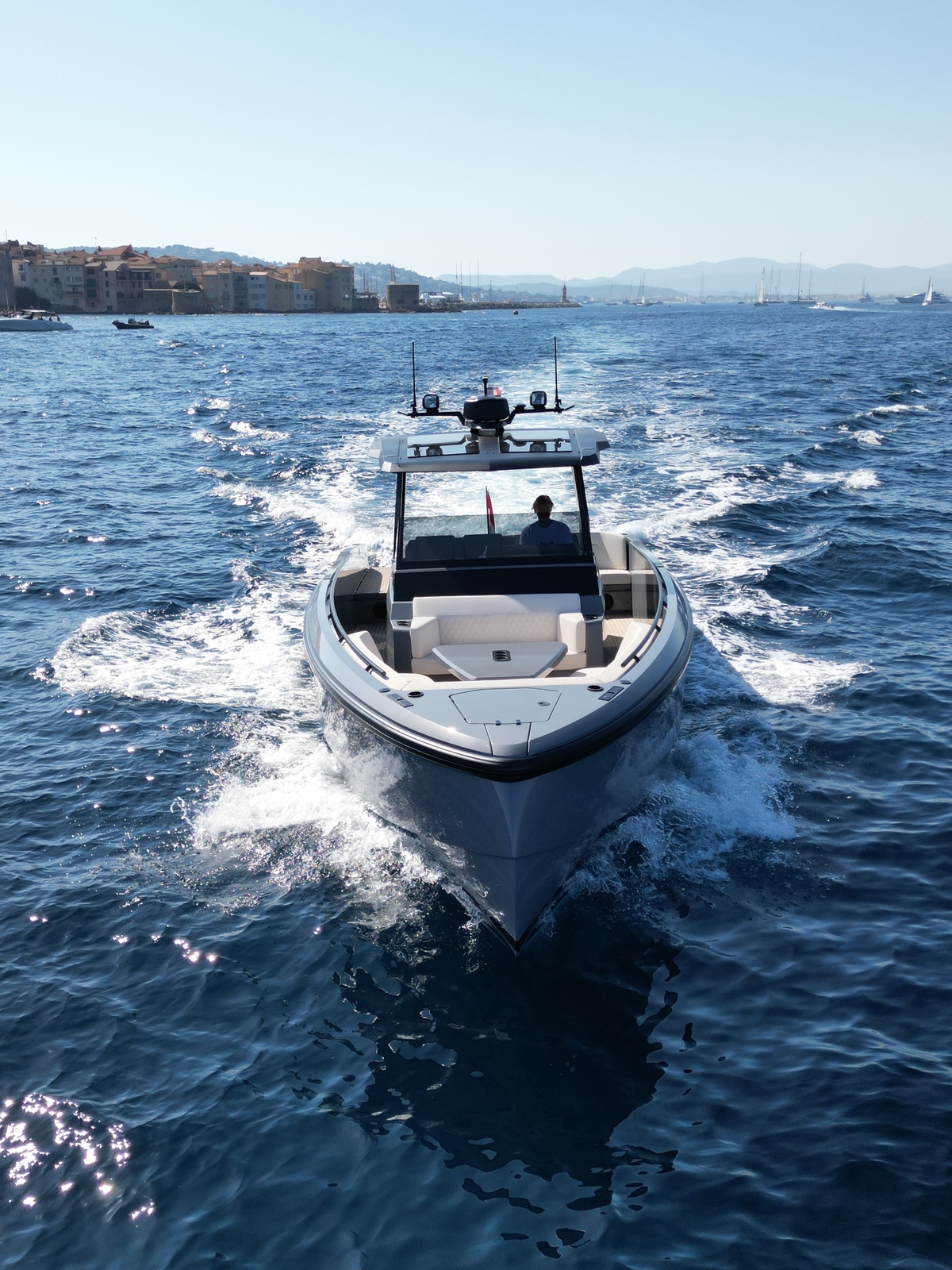 foto: 16 Vanquish  40 Sports Line