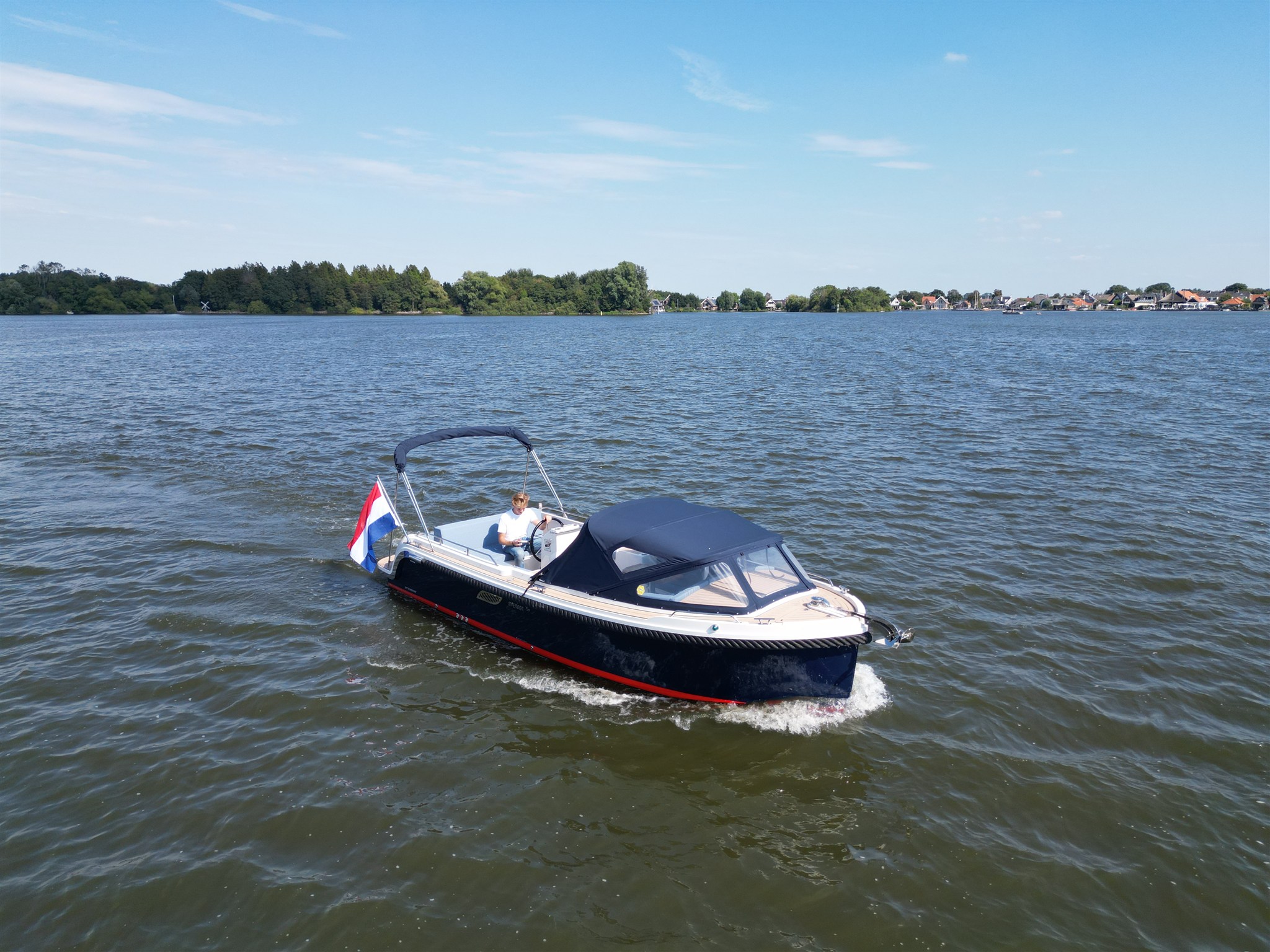 foto: 35 Interboat Intender 750 Cabin