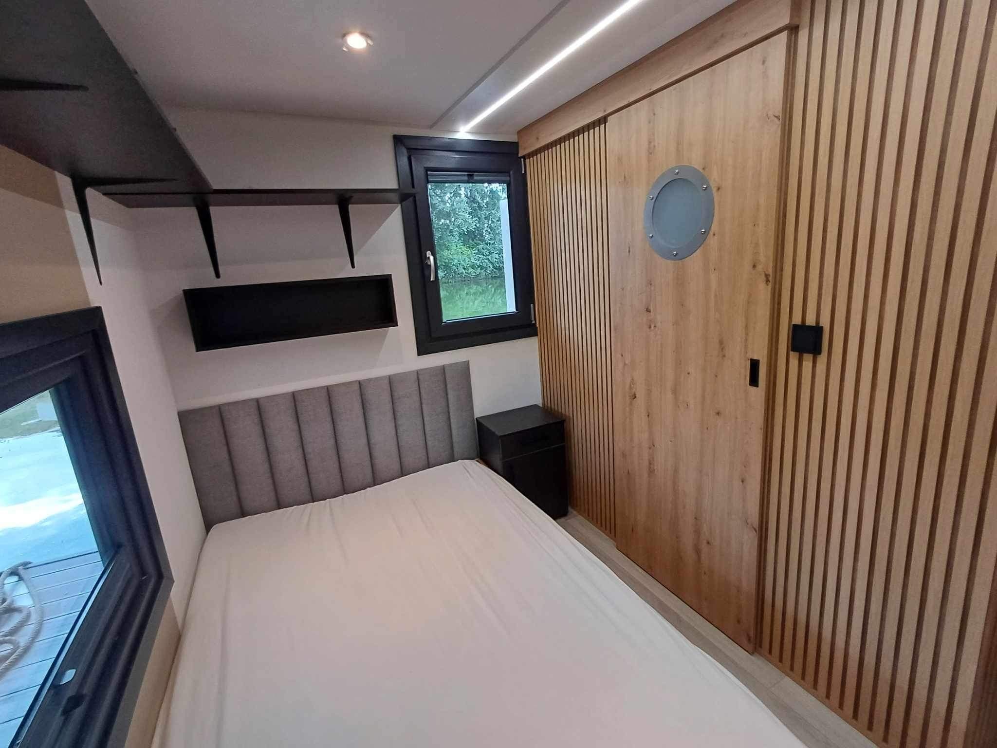 foto: 44 Shogun Mobile Houseboat