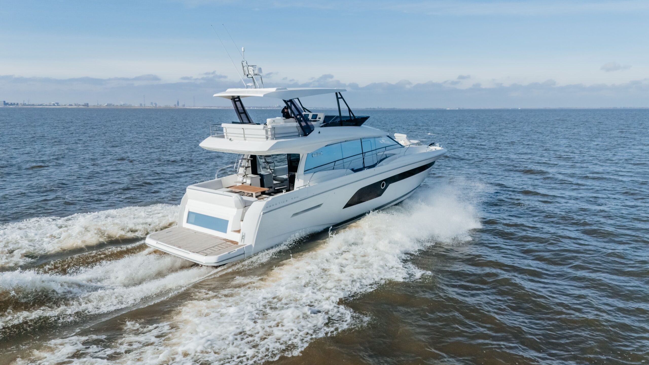 hoofdfoto: 1 Prestige 520 Flybridge #307