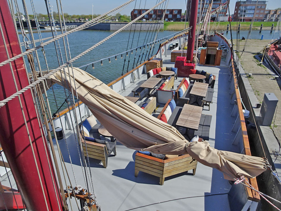 foto: 74 3 mast Charterschip / Evenementenboot 44 nachtgasten, 150 daggasten
