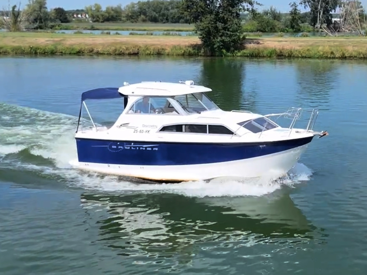 hoofdfoto: 1 Bayliner 246 Discovery 