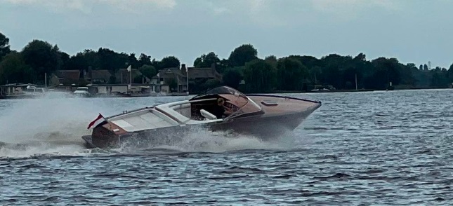 foto: 6 Boesch   850 Runabout 