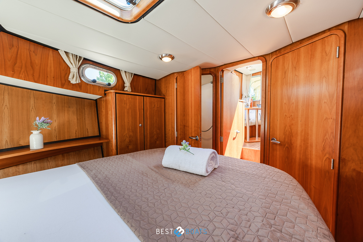 foto: 31 Linssen Grand Sturdy 29.9 Sedan 