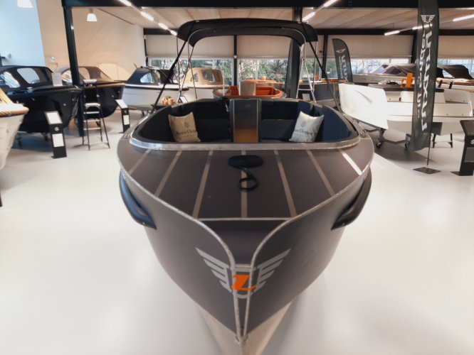 foto: 22 Luxury Alu Tender 65