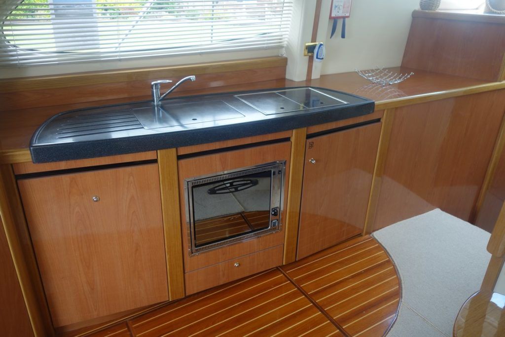 foto: 9 Sealine F42/5 3 cabines